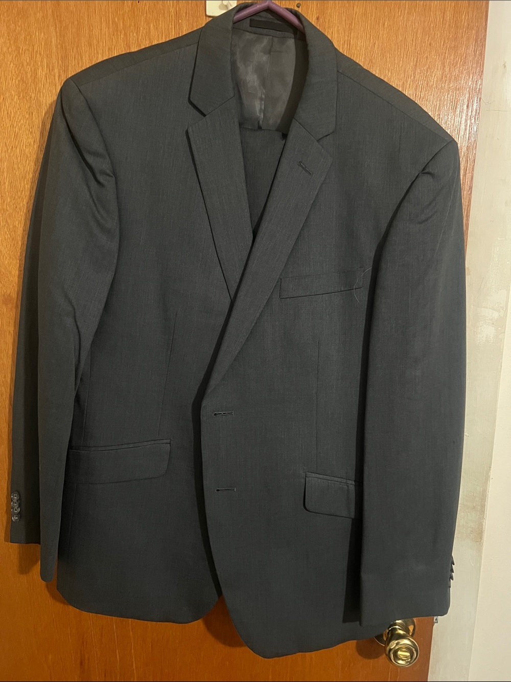 Kenneth Cole New York Mens 2pc suit. Size unknown (est 42s jacket, 33/34x30)